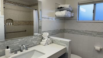 Family Room | Bathroom