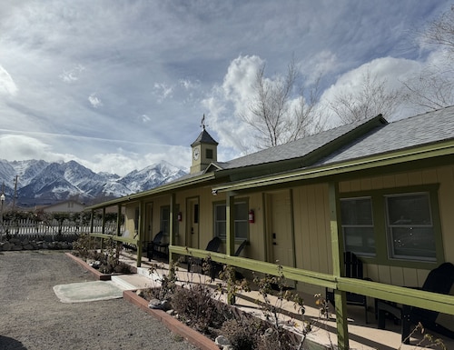Eastern Sierra Motor lodge