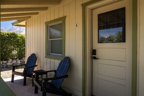 Terrace/patio - Eastern Sierra Motor lodge (Independence)
