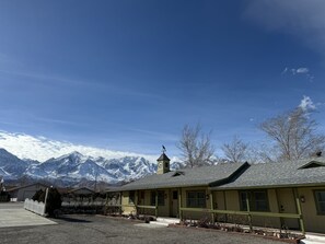 Exterior - Eastern Sierra Motor lodge (Independence)