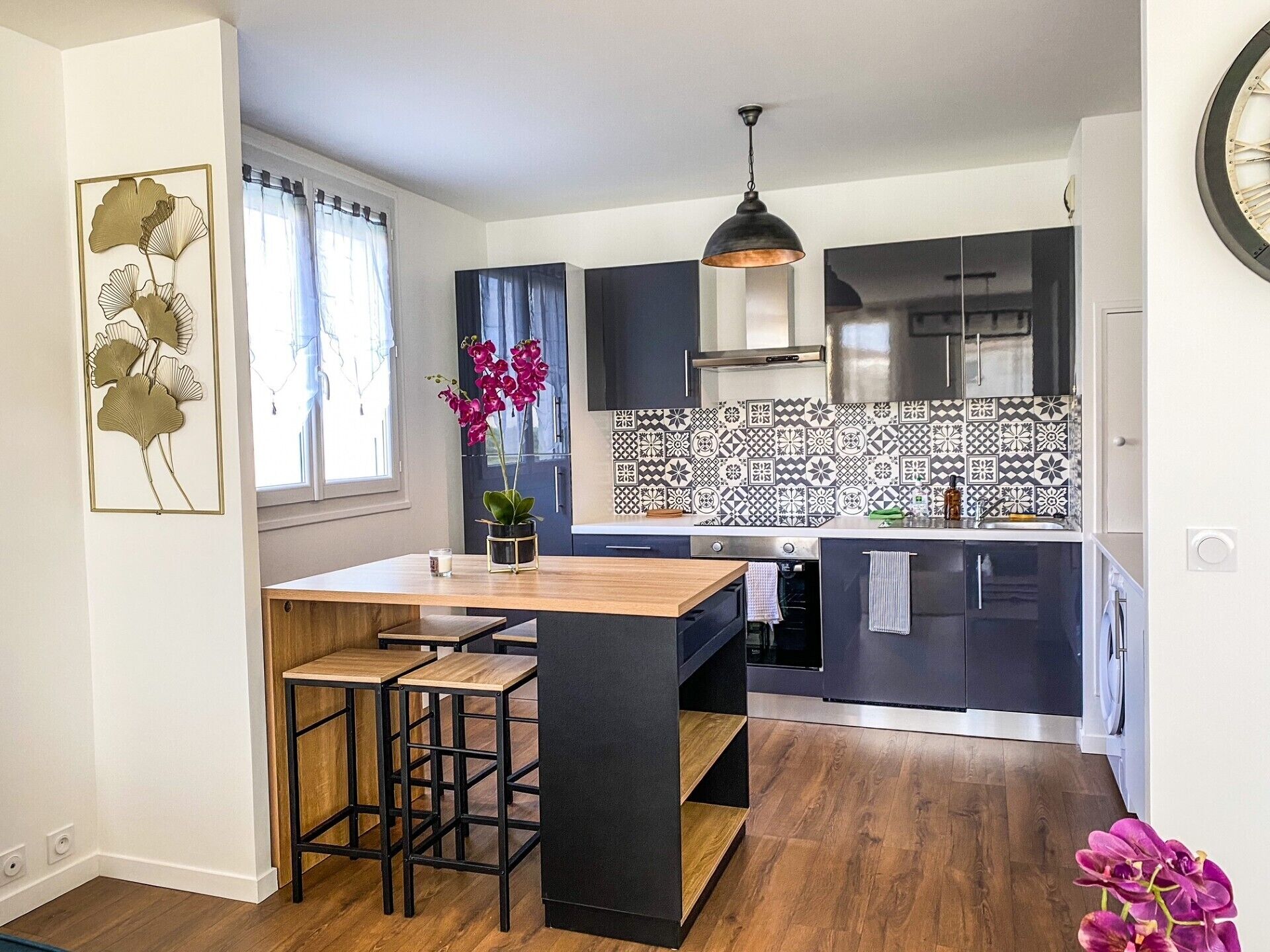 Kj øleskap, mikrobølgeovn, ovn og kokeplater