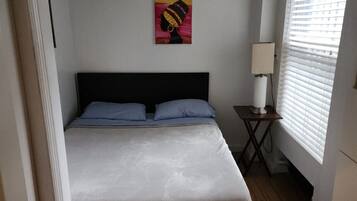 Iron/ironing board, free WiFi, bed sheets