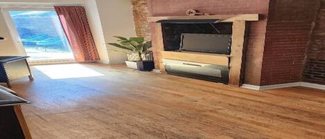 Smart TV y chimenea