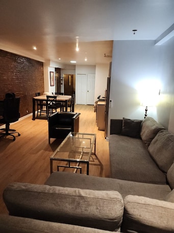 Smart TV, fireplace. Two bedroom in United States of America, New York
