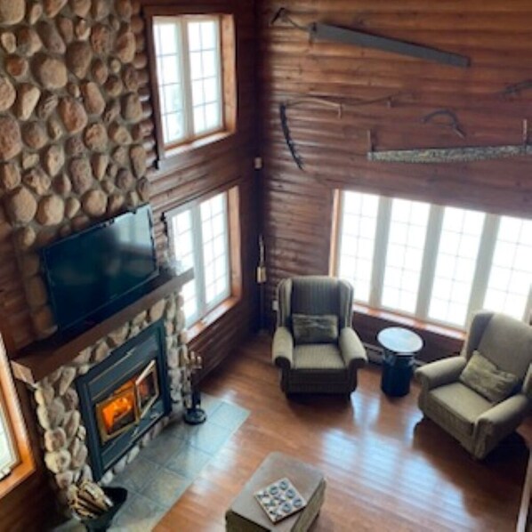 Living area - Magnifique Chalet enf ace du Majestueux lac Ouareau (Notre-Dame-de-la-Merci)