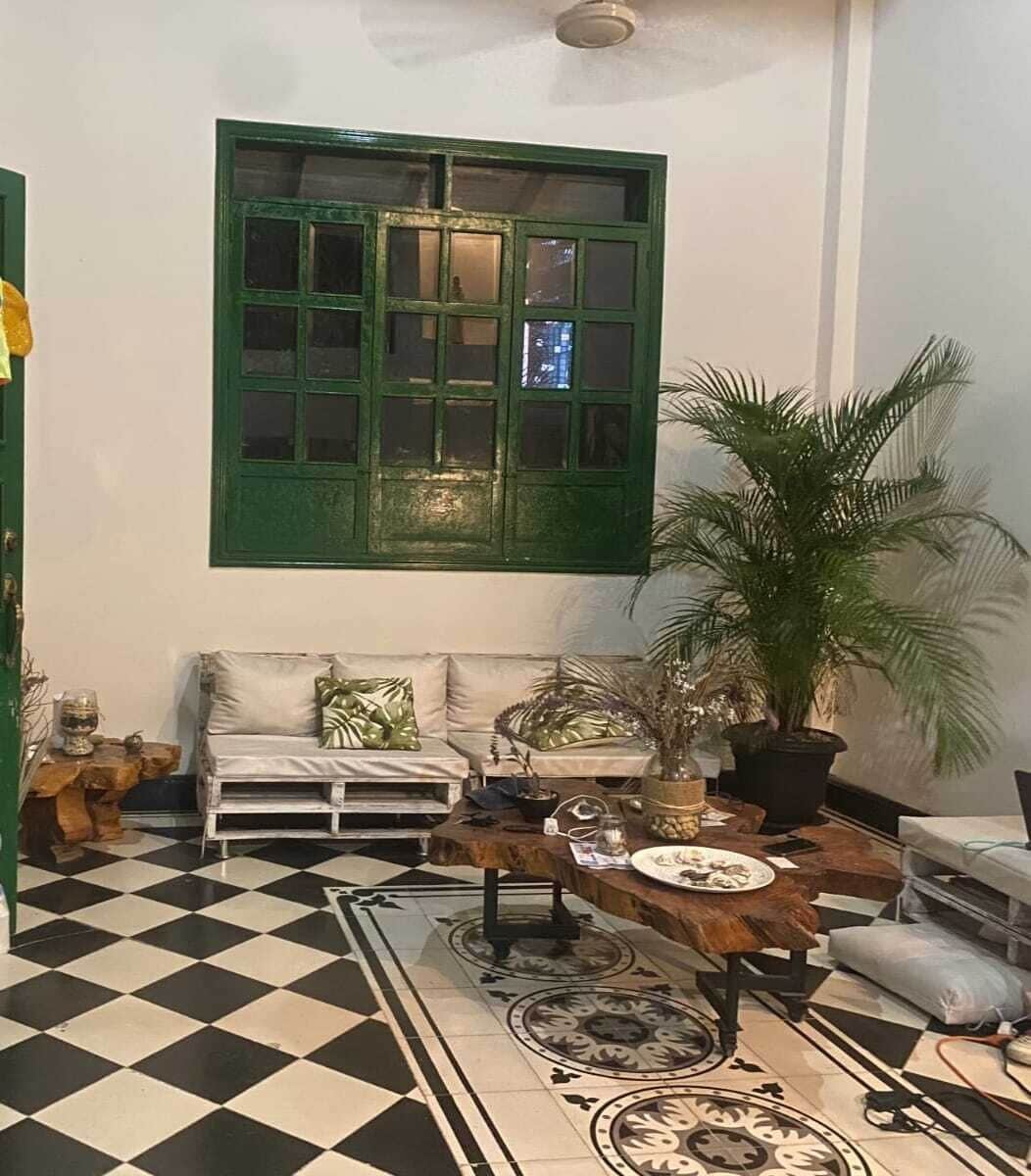 43-cm Smart TV with cable channels