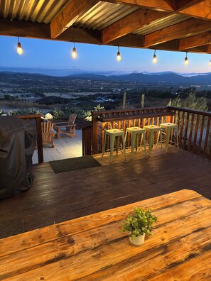 Outdoor dining - The Ultimate Winery Getaway - Hilltop Haven (Temecula)