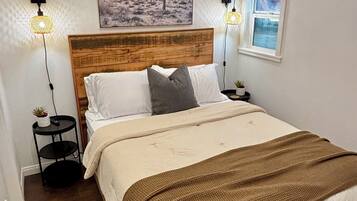 1 slaapkamer, een strijkplank/strijkijzer, gratis wifi, beddengoed