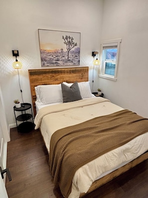 1 habitación, tabla de planchar con plancha, wifi gratis y ropa de cama