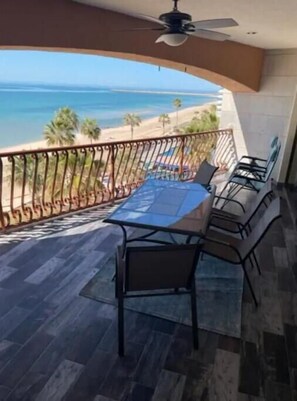 Outdoor dining - SOUTHERN COMFORT INN @ Sonoran Sun Resort (Puerto Peñasco)