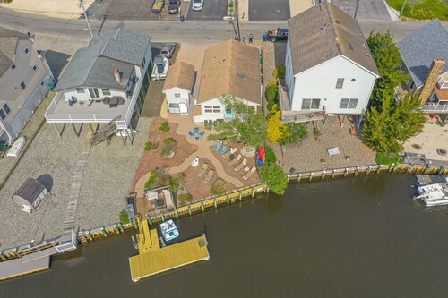 Waterfront 4/2 House w/Boat Dock & Cottage. Bring Your Boat!