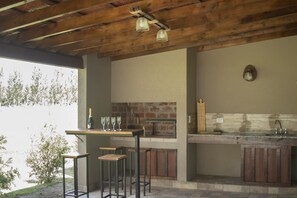 Electric kettle, highchair, paper towels - Olivos de Monte (San Miguel del Monte)