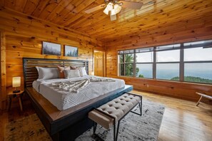 7 bedrooms, desk, iron/ironing board, travel crib