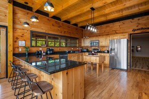 冰箱、微波炉、烤箱、炉灶