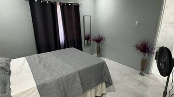 1 Schlafzimmer, Bügeleisen/Bügelbrett, kostenloses WLAN, Bettwäsche
