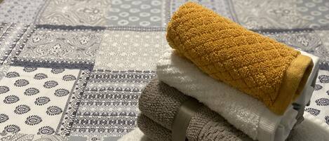 1 غرفة نوم ومكواة/لوح كي وواي فاي وملاءات أسرّة