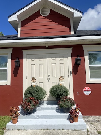 Exterior detail. Chris & Tish Cozy Apartments -1 bedroom with queen size bed.