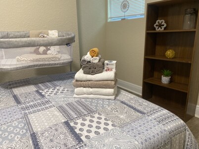 Chris & Tish Cozy Apartments -1 bedroom with queen size bed. 