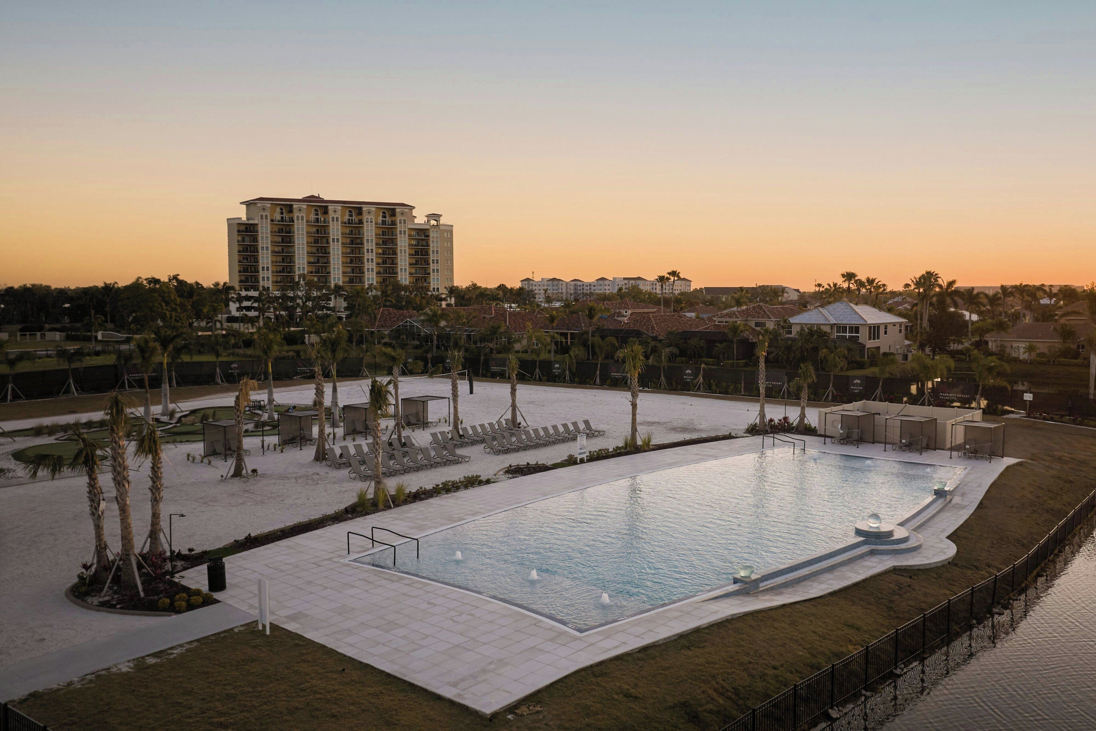 3 albercas al aire libre 