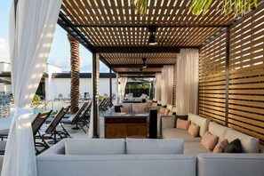 3 座室外游泳池