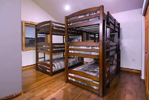 7 bedrooms, iron/ironing board, WiFi, bed sheets