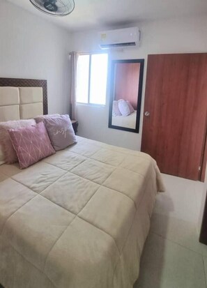 3 bedrooms, iron/ironing board, WiFi, bed sheets