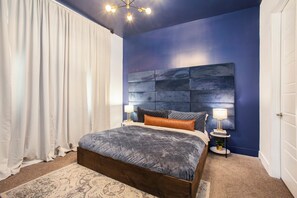 1 dormitorio, tabla de planchar con plancha, wifi y ropa de cama