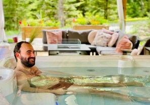 Bain à remous extérieur