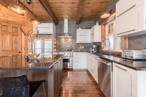 Frigorífic, microones, forn i placa de cuina 