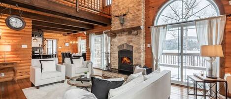 TV, fireplace, stereo