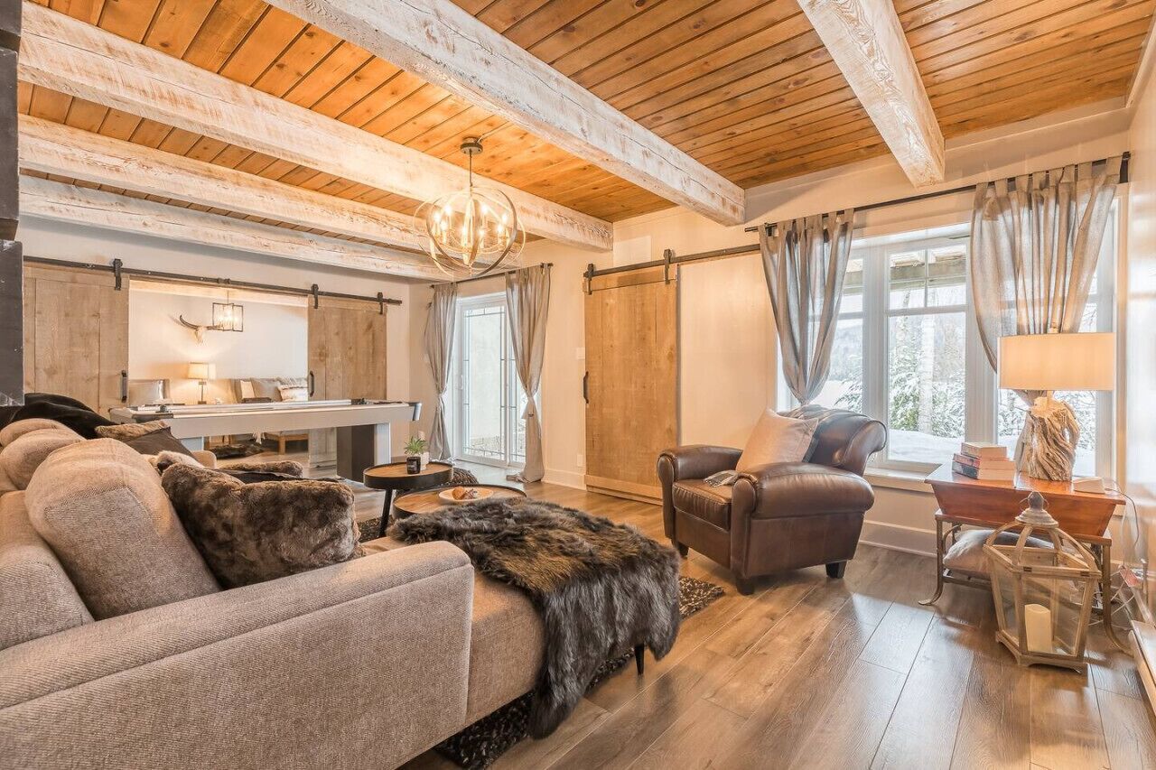 Fernseher, Kamin, Stereoanlage