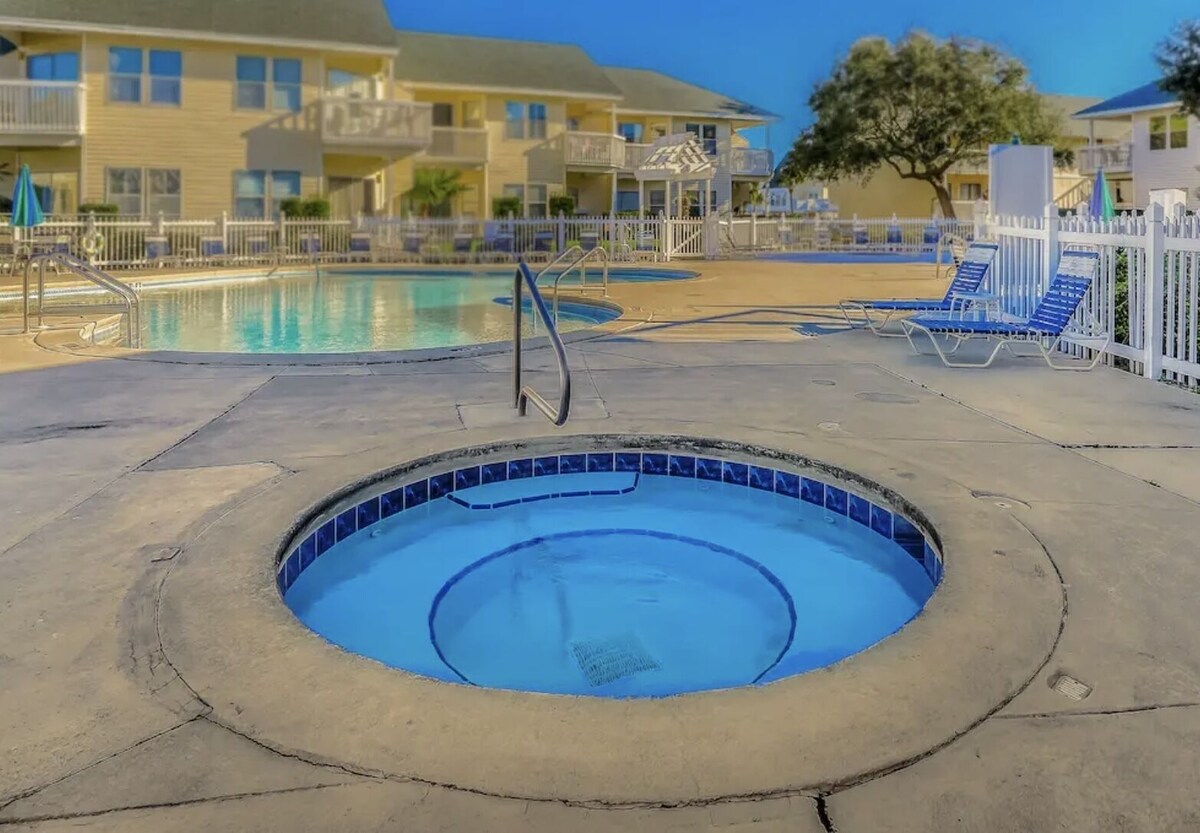 Photo 26 of Paradise By The Pool, pet friendly, beach chairs and umbrella services.