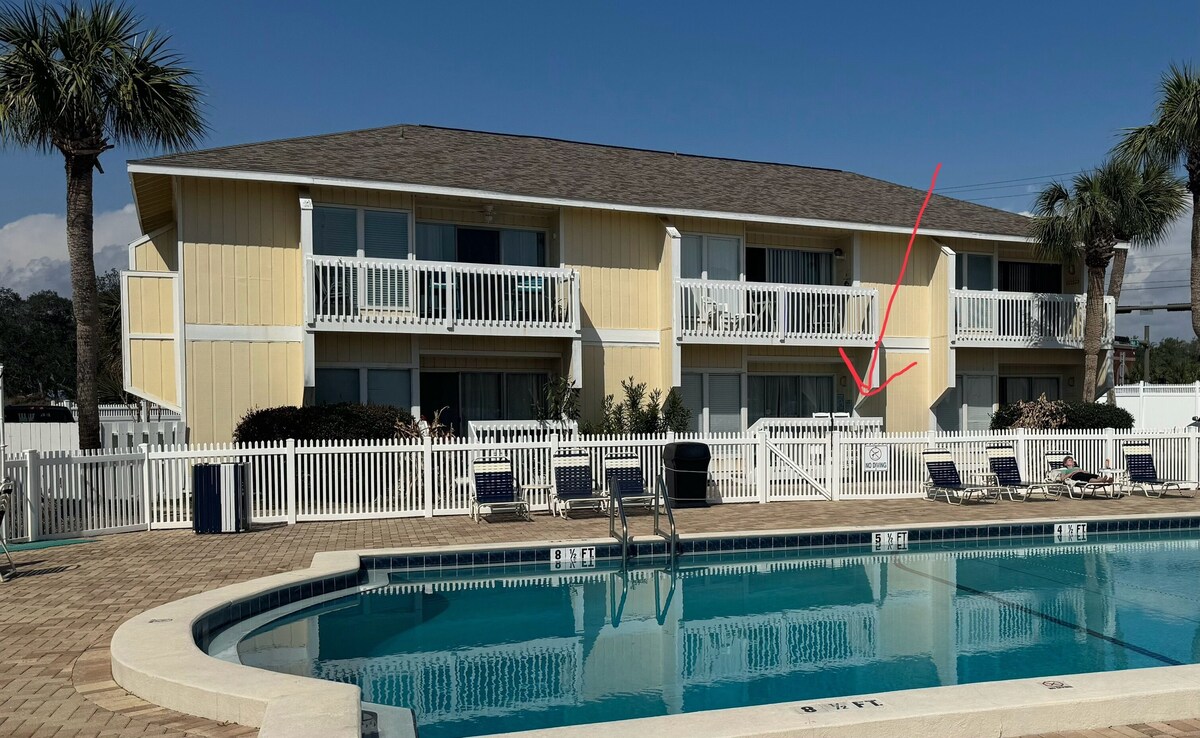 Photo 8 of Paradise By The Pool, pet friendly, beach chairs and umbrella services.