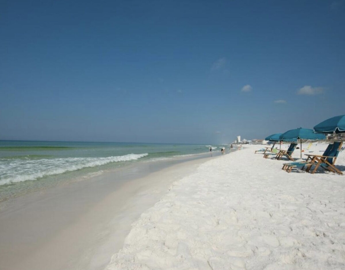 Photo 16 of Paradise By The Pool, pet friendly, beach chairs and umbrella services.
