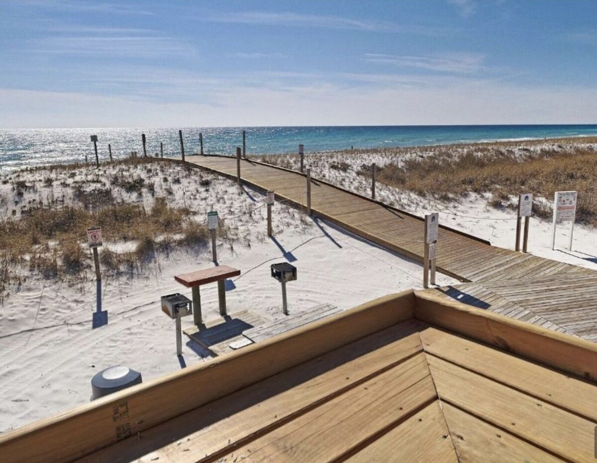 Photo 17 of Paradise By The Pool, pet friendly, beach chairs and umbrella services.