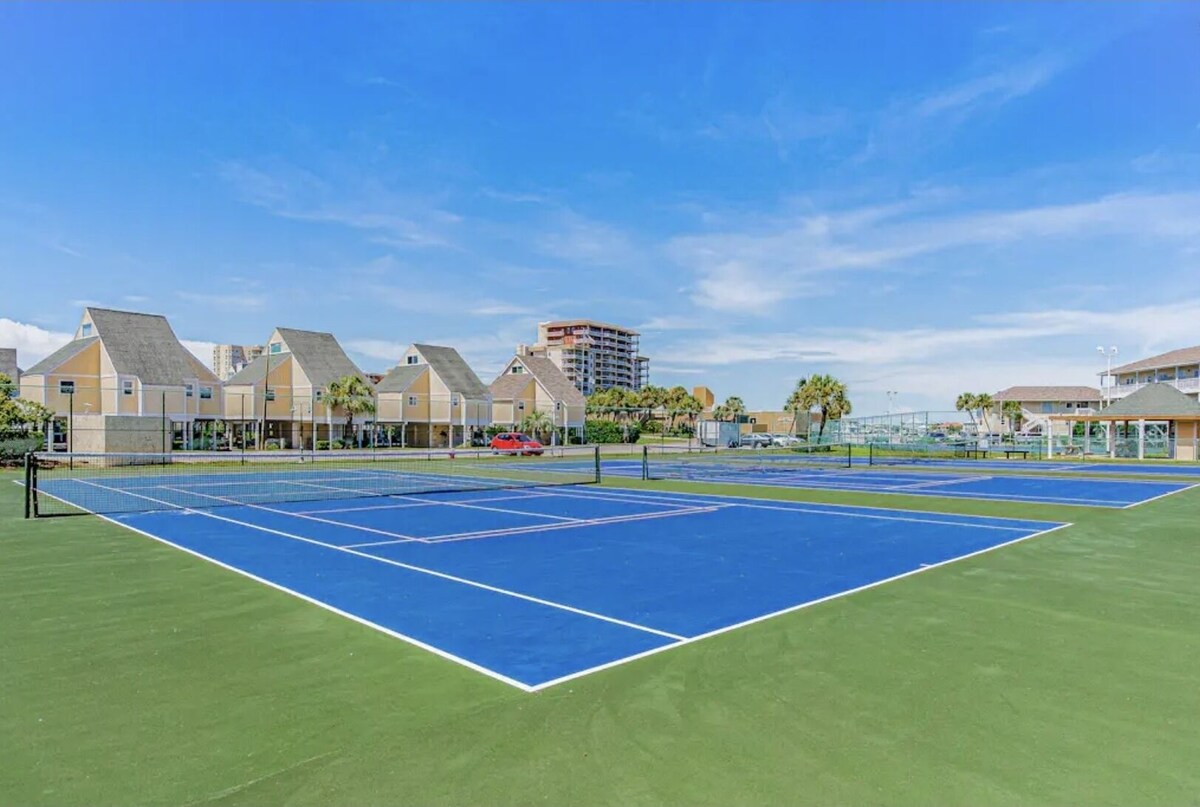 Photo 21 of Paradise By The Pool, pet friendly, beach chairs and umbrella services.