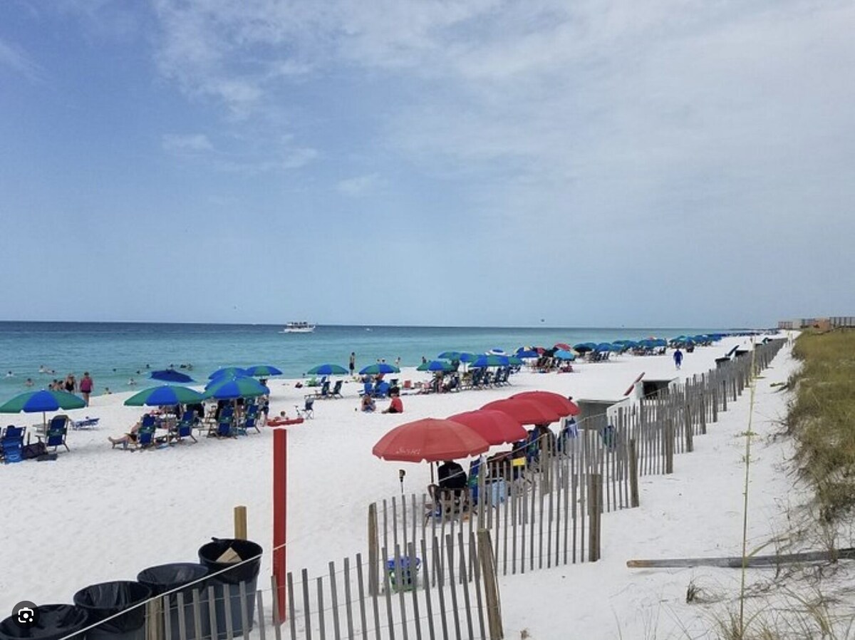 Photo 36 of Paradise By The Pool, pet friendly, beach chairs and umbrella services.