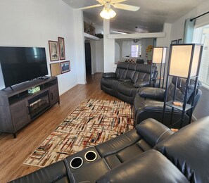 Books - Desert Skies Retreat - Your Home Away From Home! (Casa Grande)