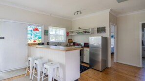 Fridge, microwave, oven, stovetop - Maggie's Seaside Shack (Berrara)