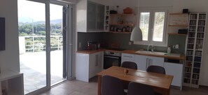 Geladeira, fogão, cooktop, lava-louças