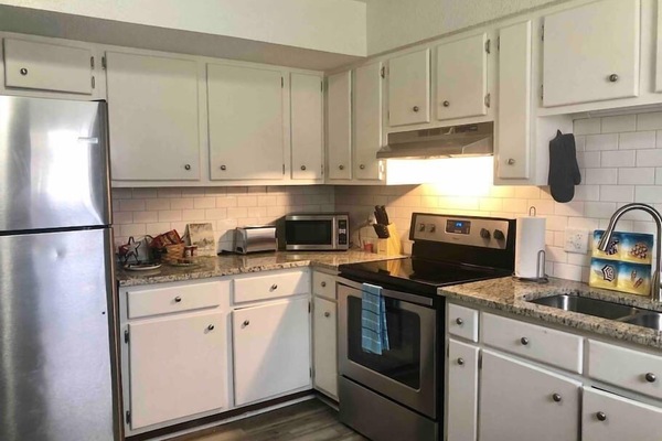 Cozy kitchen ! We supply coffee and a few snacks !