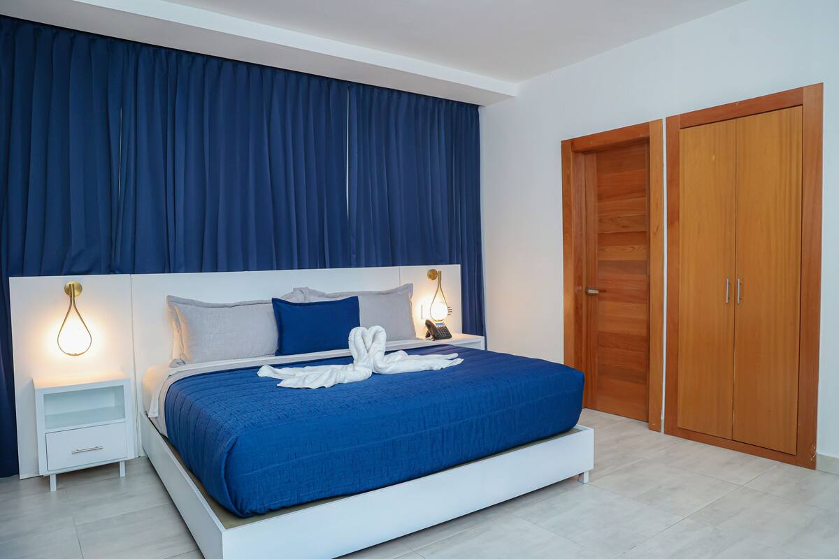 Deluxe Room | Premium bedding, desk, blackout drapes, soundproofing