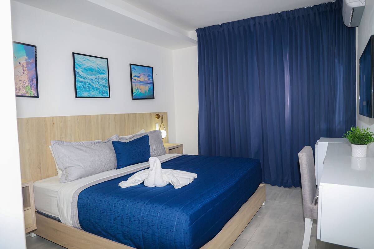 Premium Room | Premium bedding, desk, blackout drapes, soundproofing