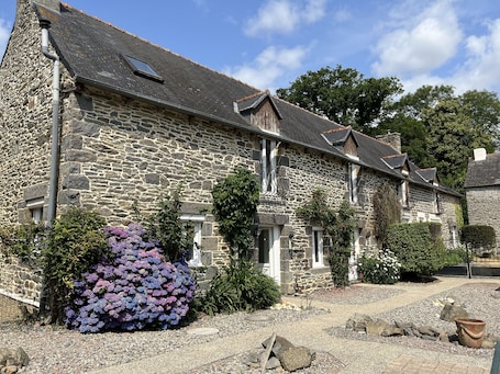 Exterior. La Haye D'armor, Gite au Calme à la Campagne, Animaux de Compagnie Acceptés!