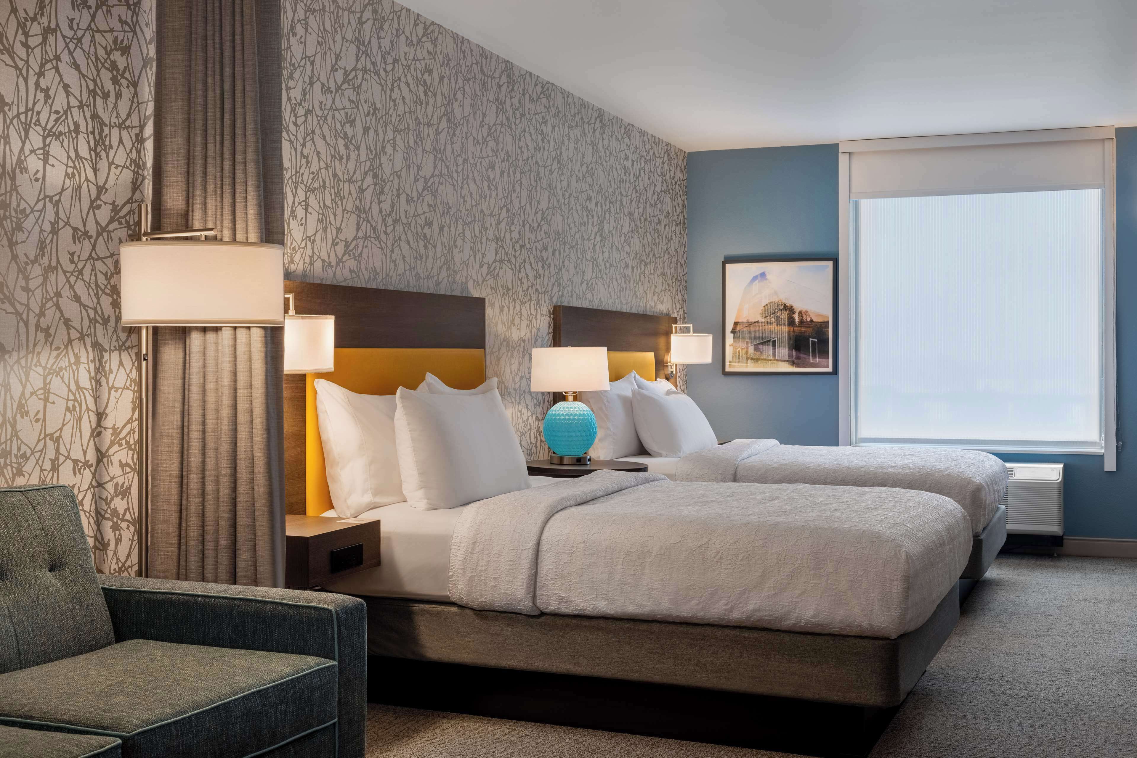 Suite estudio, 2 camas Queen size | Ropa de cama hipoalergénica y decoración personalizada 