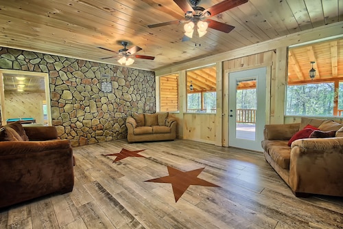 Western Lodge - Huge, w/Heated Pool, Hocking Hills