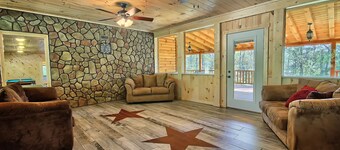 Western Lodge - Huge, w/Heated Pool, Hocking Hills