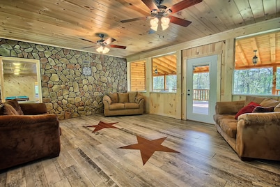 Western Lodge - Huge, w/Heated Pool, Hocking Hills