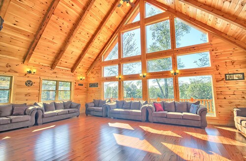 Western Lodge - Huge, w/Heated Pool, Hocking Hills