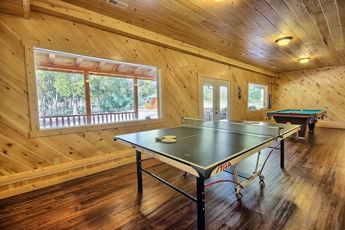 Western Lodge - Huge, w/Heated Pool, Hocking Hills